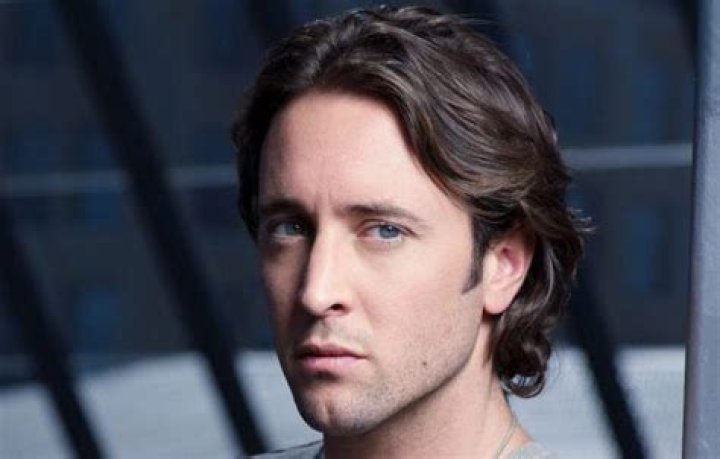 
Alex O’Loughlin Bio, Net worth, Height, Body Measurements,Girlfriend, Affair, Married, & Ethnicity