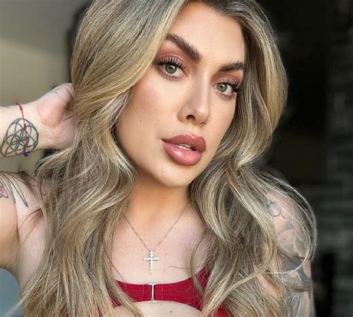 Ana Lorde | Wiki/Bio, Net Worth, Age, Leaked, Bikini na Foto dị ọkụ, Instagram, enyi nwoke, ịdị elu na ịdị arọ