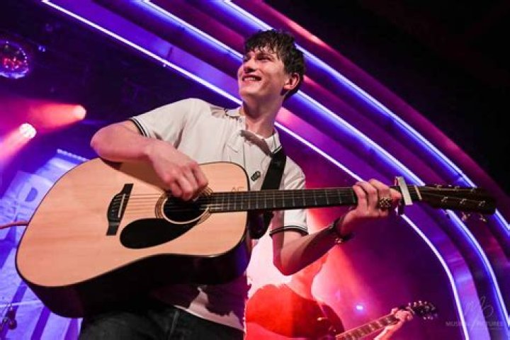 Andrew Cushin: Wiki, Bio, Age, Height, Parents, Songs, Girlfriend