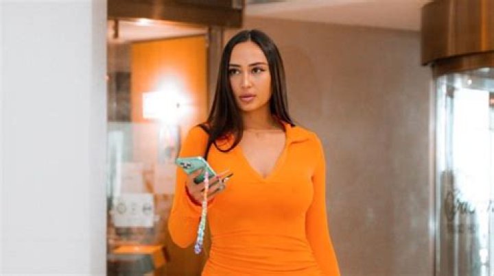 Astrid Nelsia Enceinte: La Star Annonce sa Grossesse et Parle Maternité!
