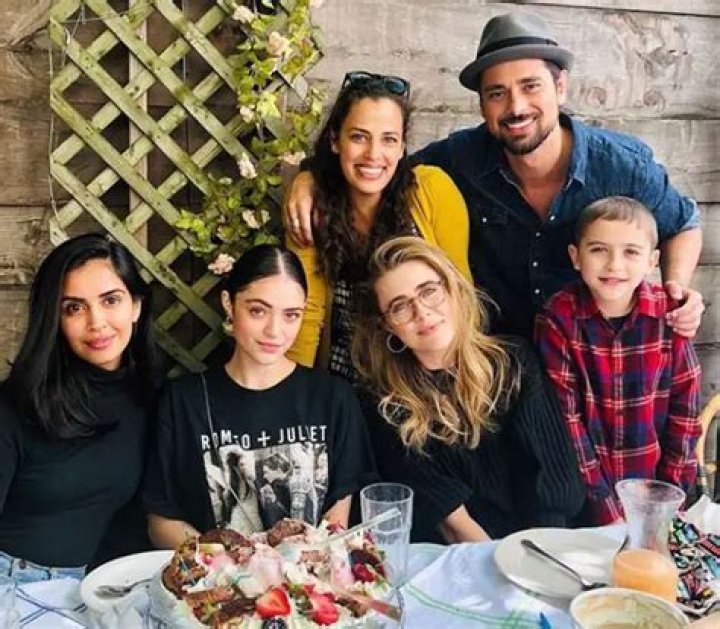 Athena Karkanis Wiki, Married, Mother, Partner, Family, Siblings