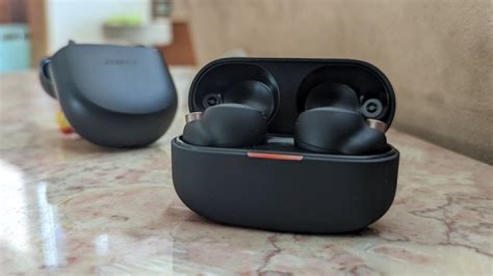 Bose QuietComfort Earbuds 2 vs. Sony WF-1000XM4: Which are the better noise-cancelling earbuds?