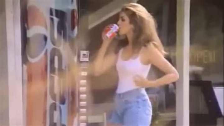 Cindy Crawford recreates iconic 1992 Pepsi ad in music video
