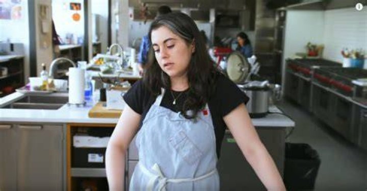 Claire Saffitz | Bio, Age, Man, Bon Appetit, Hair en Harvard