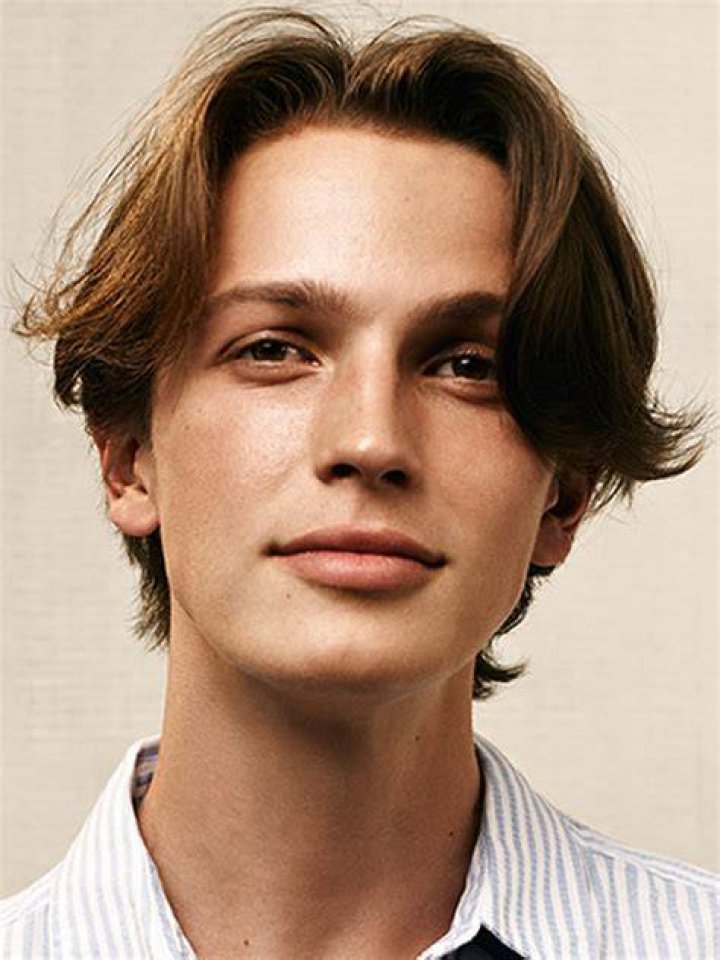 Curtains Hairstyles For Men: Top Haircuts in 2024