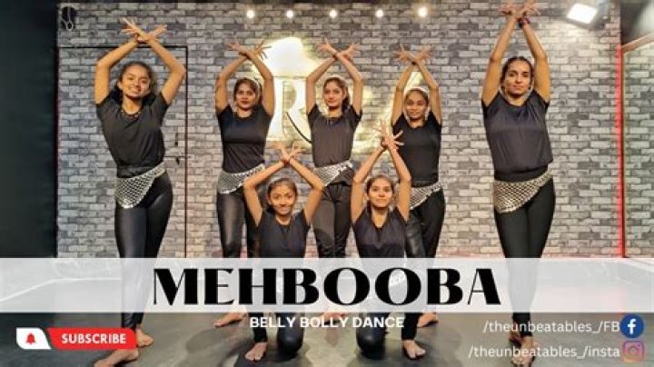 Desi girls’ sexy dance on Mehbooba O Mehbooba sets internet on fire, netizens say, ‘this is hot’, watch