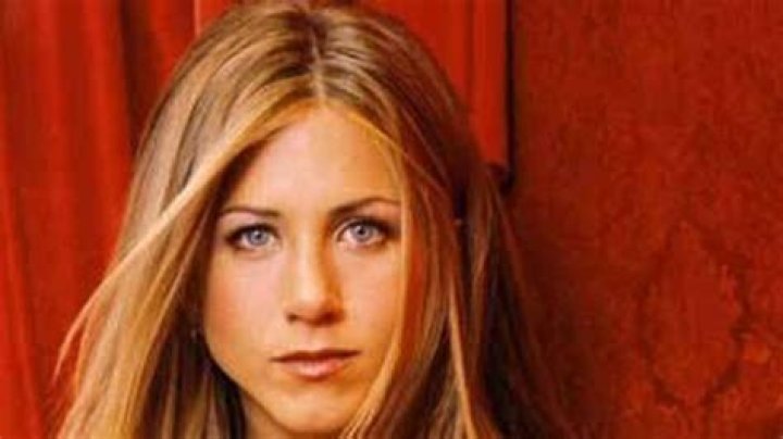 Does Jennifer Aniston wear fake nipples?