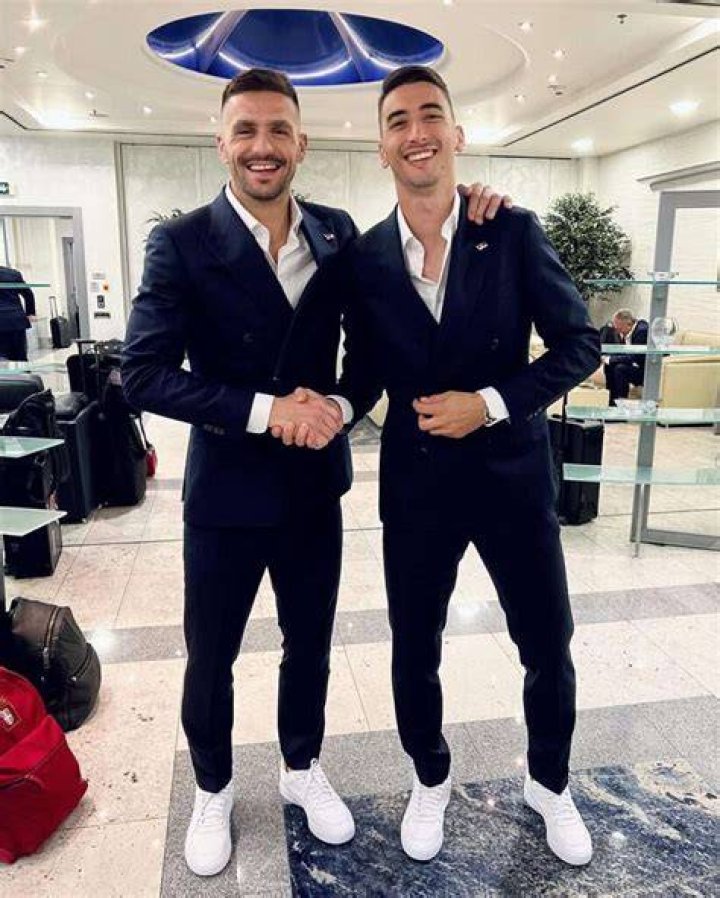 Dusan Tadic height, wife, family, salary, FIFA 22, and so