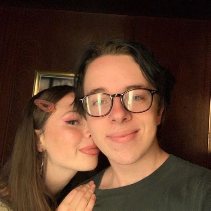 
Ed Oxenbould Net Worth, Wiki, Height, Girlfriend & Married
