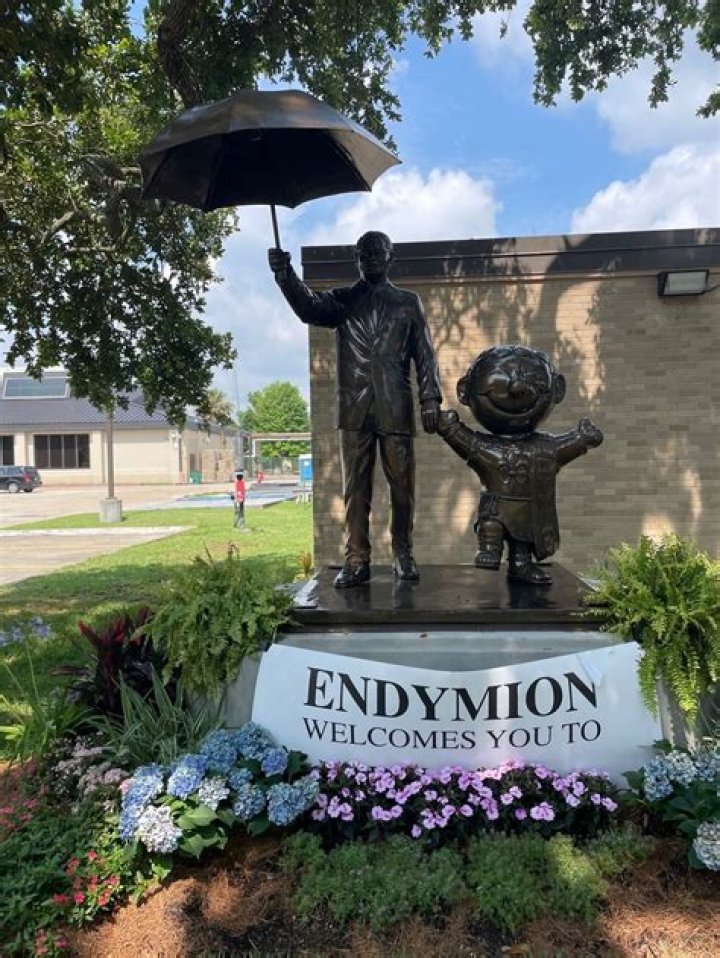 Endymion founder, former Kenner mayor Ed Muniz dead at 83