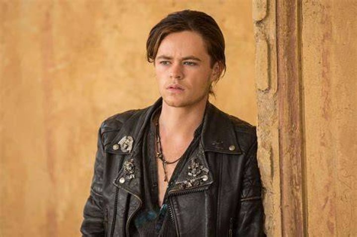 Harrison Gilbertson Wiki, girlfriend, net worth, family, age. Gay?