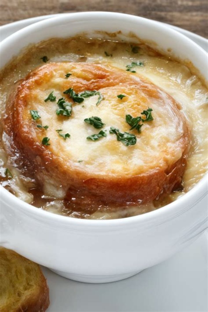 How does Gordon Ramsay make French onion soup?