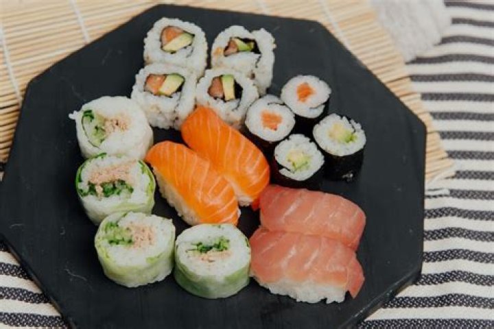 Is Sushi High in Saturated Fat? An Expert Weighs In | Signos