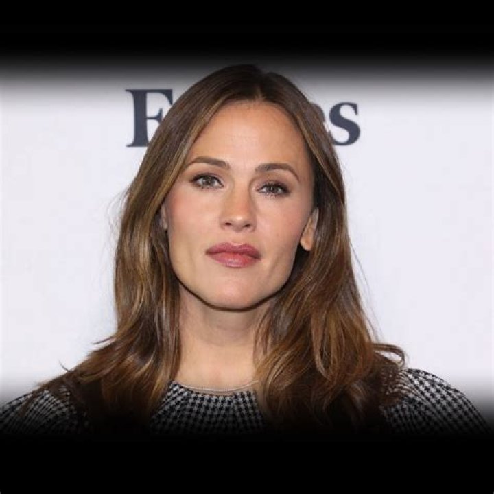 Jennifer Garner’s Net Worth, Bio, Wiki, Education, Age, Family, Height, Dating, Career, Awards And More