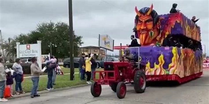 Krewes mulling parade schedule changes ahead of expected Saturday inclement weather
