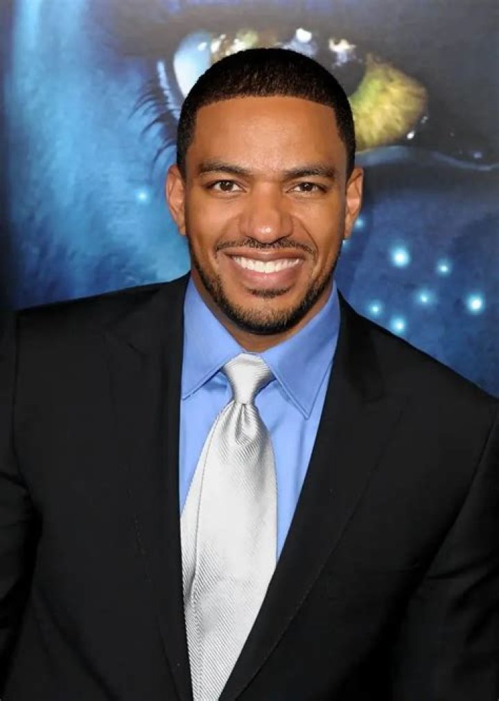 
Laz Alonso Age, Height, Parents, Wife, Movies and Net Worth