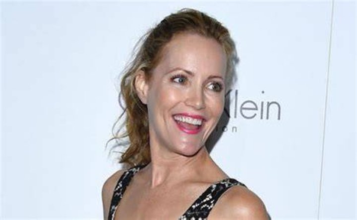
Leslie Mann Bio, Husband, Children, Net Worth, Height & Age
