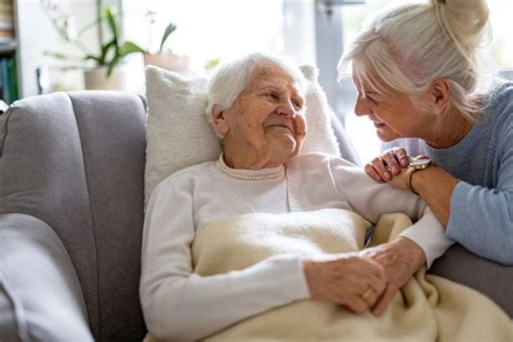 Living with my boyfriend and his grandma who has dementia?? Strain on relationnship