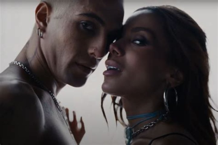 Måneskin’s Damiano David Collaboration with Anitta’s Sizzling in “Mil Veces” Music Video