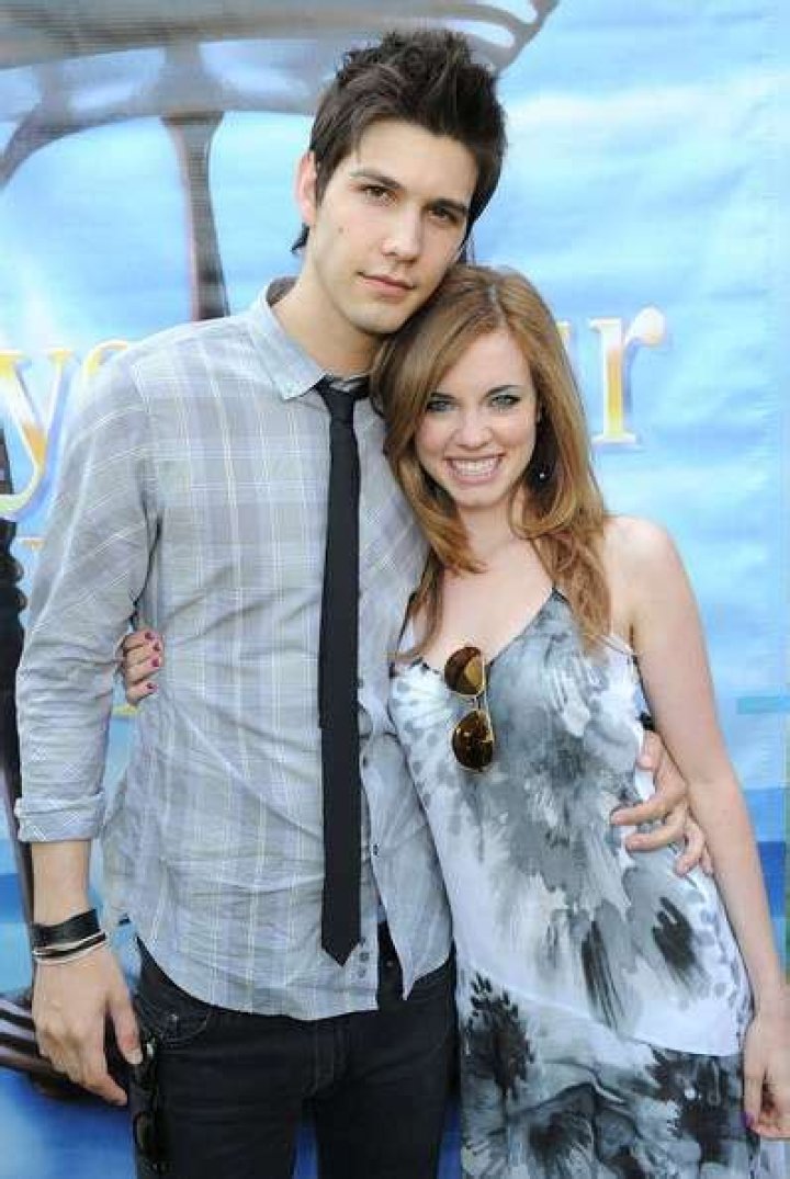 
Molly Burnett Age, Height, Net Worth, Affairs, Boyfriend & Wiki
