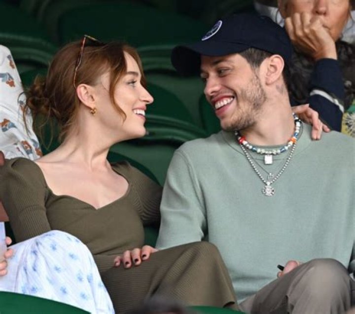 Phoebe Dynevor Boyfriend: Insight Into Her Love Life