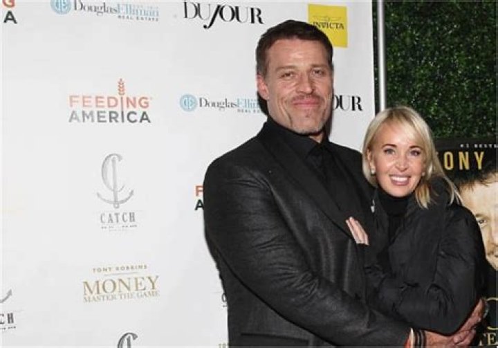 
Sage Robbins Married, Husband, Net Worth, Age, Height & Parents