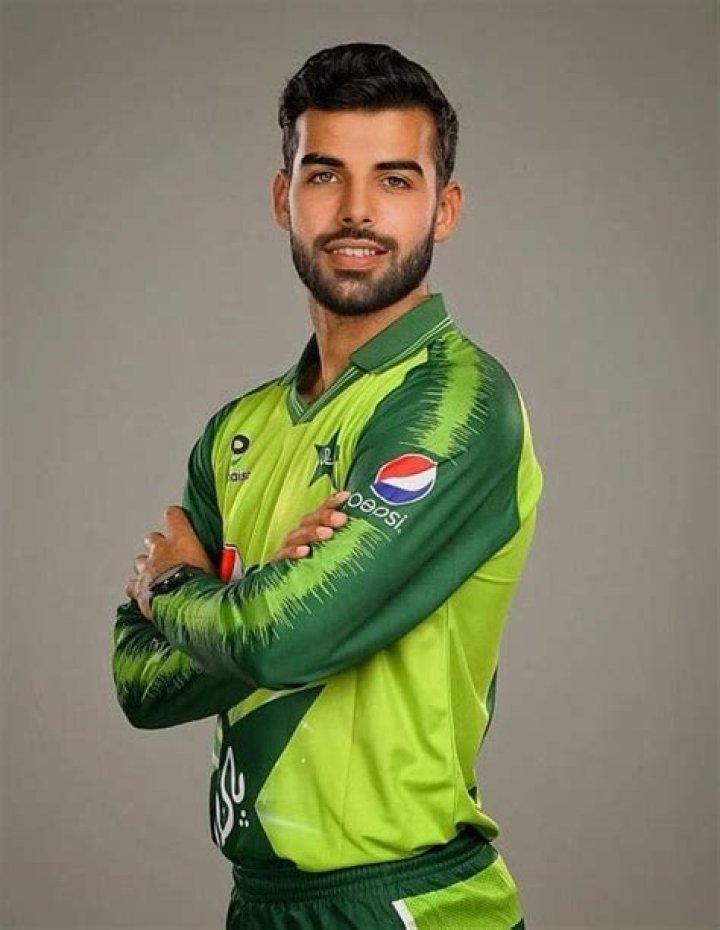 Shadab Khan Wiki, Height, Age, Girlfriend, Family, Biography & More