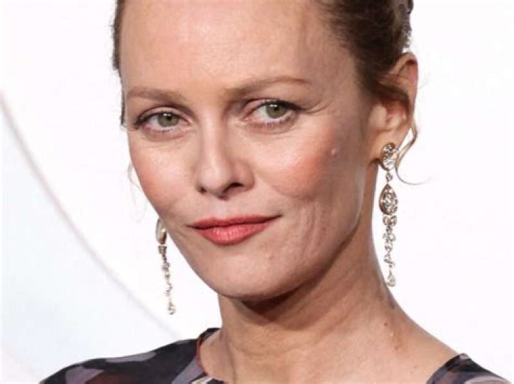 Taille Vanessa Paradis : Quelle est la Taille de Vanessa Paradis ? Détails et Mesures