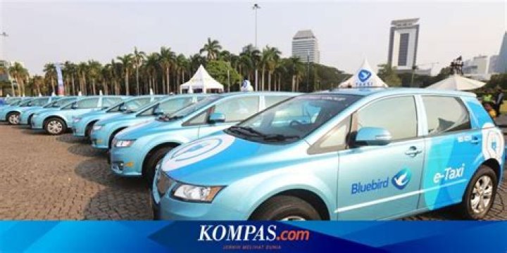 Taksi Tak Lagi Pakai Sedan, Ini Penjelasan Blue Bird