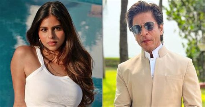 This picture of Suhana Khan and Gauri Khan kissing Shah Rukh Khan is going viral for all the right reasons!