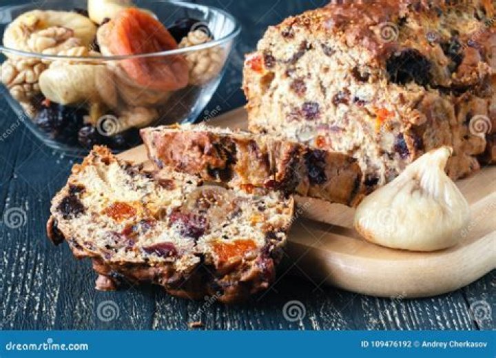 What is the difference between fruitcake and stollen?