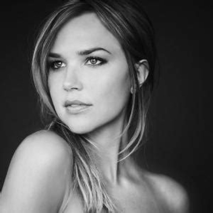 Who is Arielle Kebbel? Net Worth, Sister, Measurements – Wiki