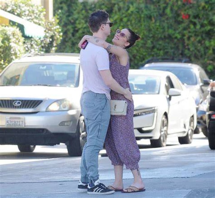 Who is Evan Peters Girlfriend? Is He Dating Anyone?
